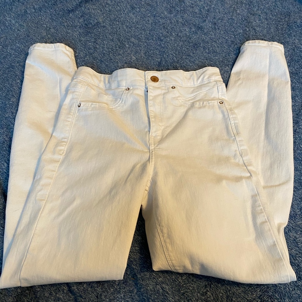 White high waisted jeans